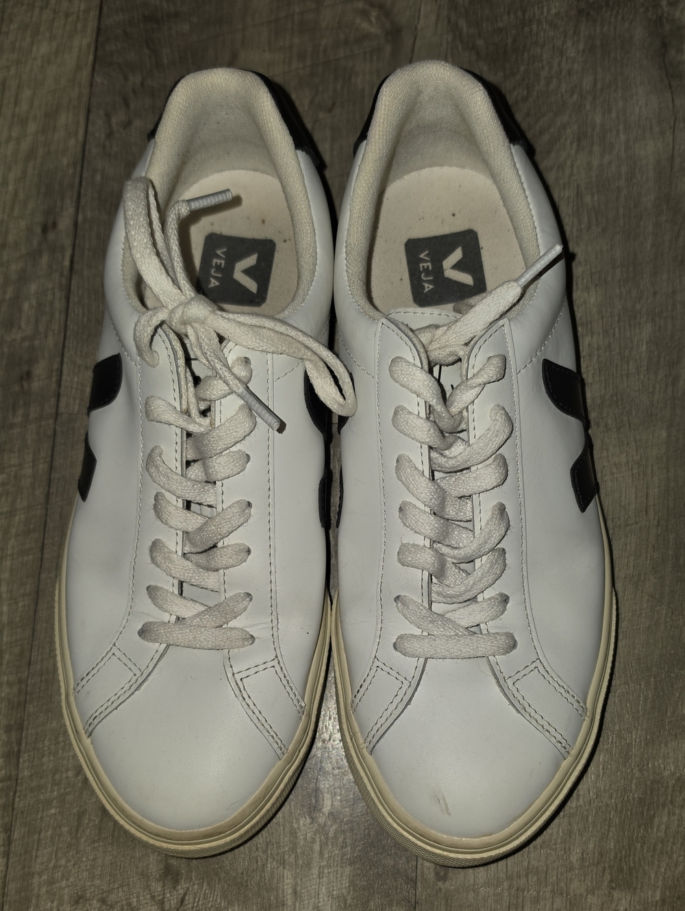 Veja Men Size 7 White Leather Low-Top Sneakers with Black V